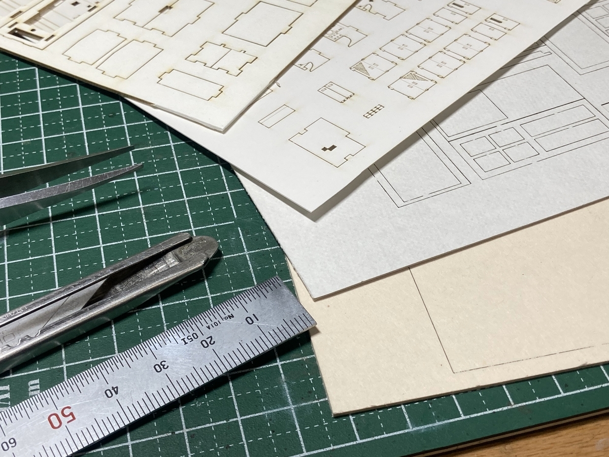 建築模型製作中 - 模型をつくる日々で久しぶりに1 50スケールのものが2棟