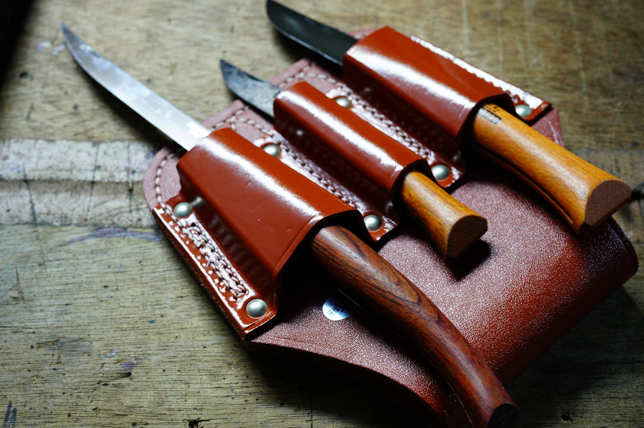 一度作ったものでも改良点があれば作り変える。ナイフのシースを短く加工。 - みあぽん miapom