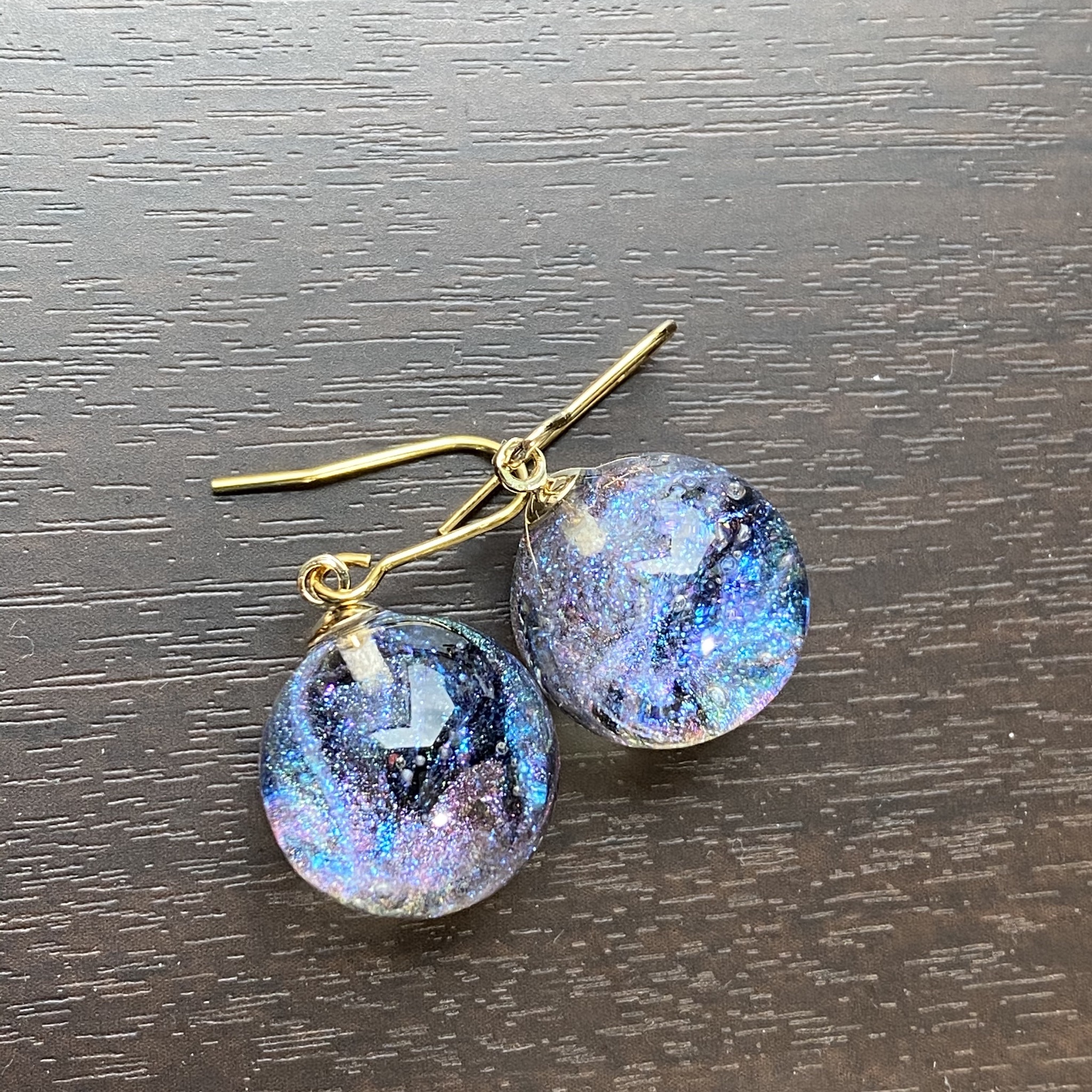 UVレジンアクセサリーを簡単手作り！100均型で宇宙塗りの作り方コタローの日常喫茶