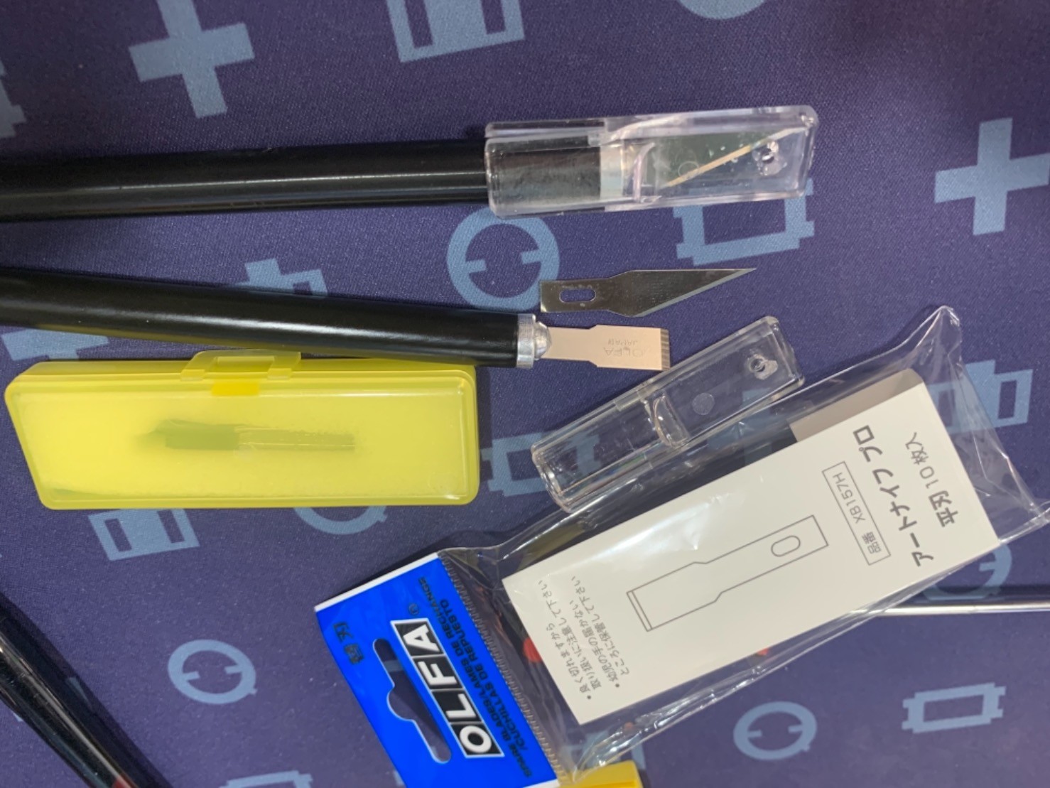 オートロック付きで安全、右利き、左利き、どちらでも使えるカッターナイフ ＠100均 セリア