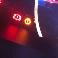 インスタの新機能が焦る。フォローし合っている人に自分の位置情報が公開されてしまってないか、チェックしてみて。DMのページから確認できます。知られたく無い人は、必ずオフに。地図右上の歯車⚙️マークから設定へ飛べます