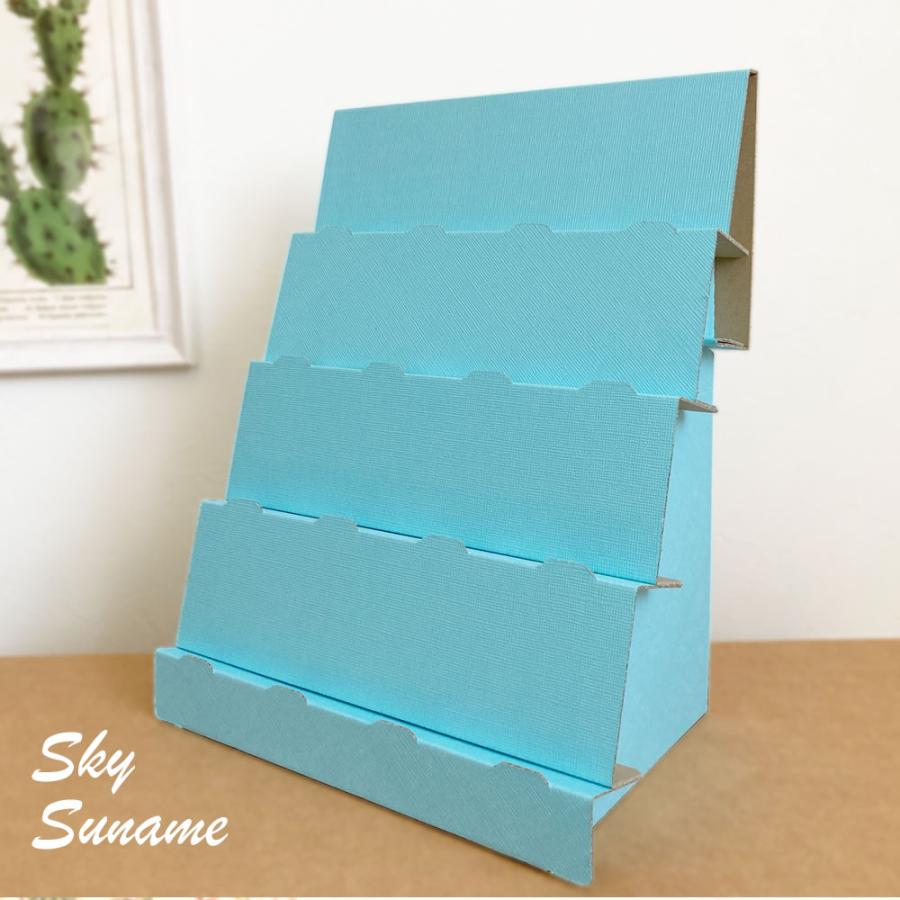 紙製品を受けとめる カウンターひな壇什器- 豊栄産業株式会社