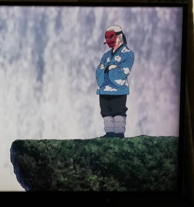 きものの文様 青海波 せいがいは名前の由来は雅楽の装束。水面の波頭を表現した文様