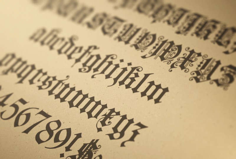 流れるようなラインが美しい、カリグラフィー調フリーフォント「Ambarella」design Edge