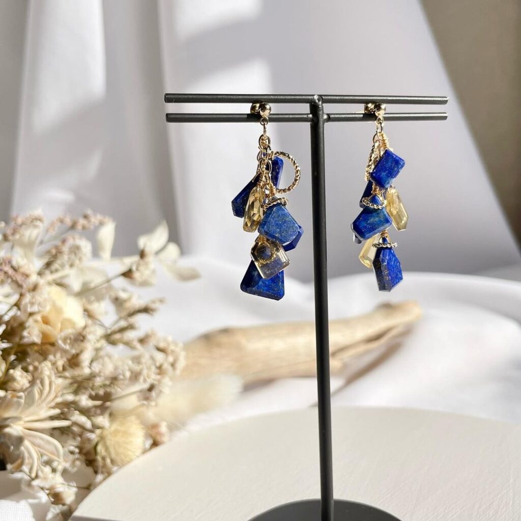 ちいさな野の花～トルコ石さざれ～ピアス イヤリング 手作りアクセサリー工房みるいる