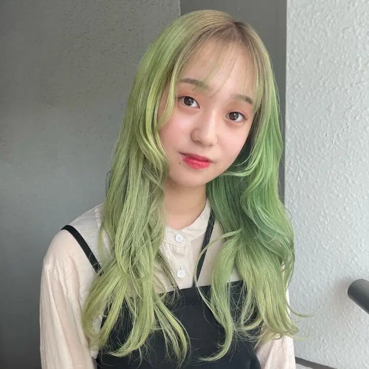 ルーツカラー グラデーションカラー 残留を生かしたデザインカラー 黒染め履歴との相性◯ハッシュカットとハイ トーン HIROKI OOO YYSpace所属 のヘアカタログ 20241215143804 ミニモ