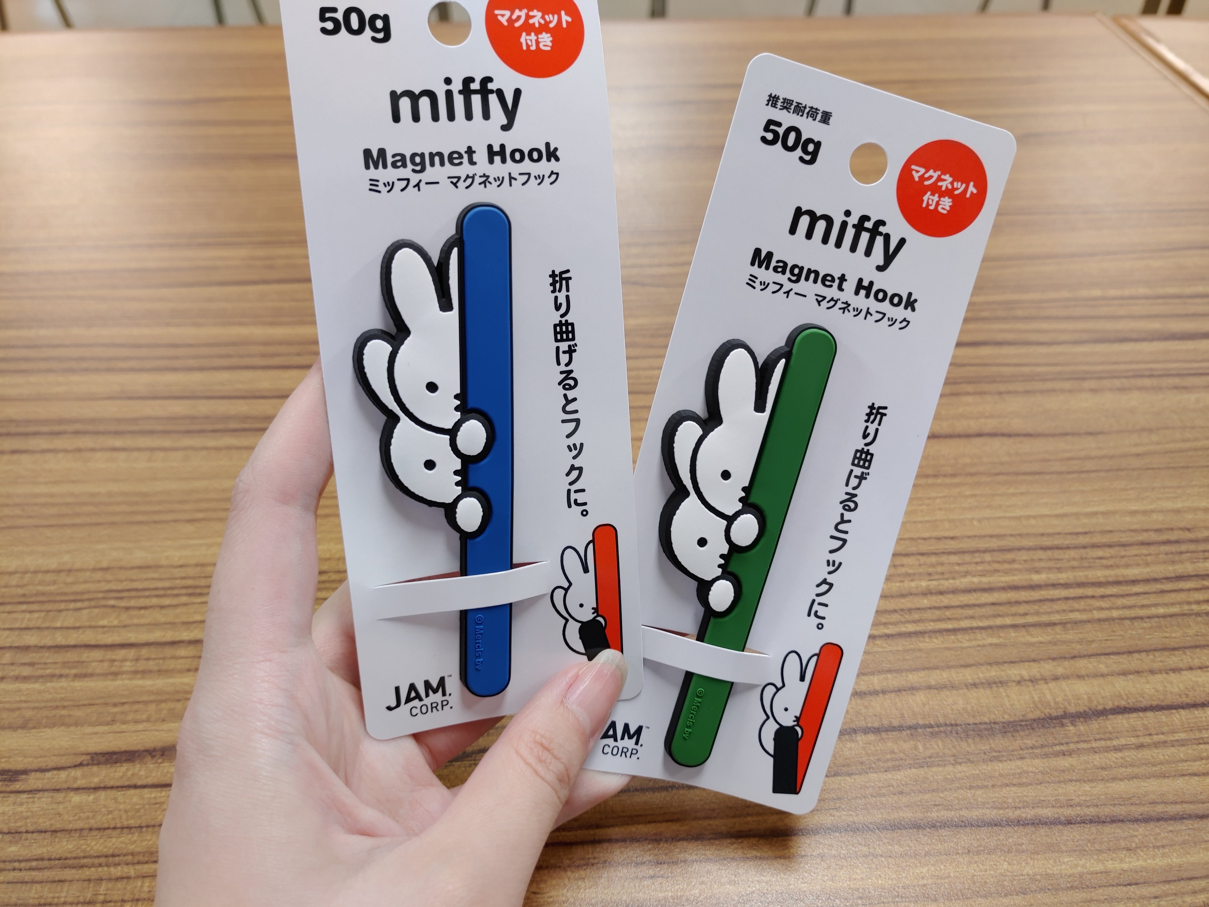 お風呂場の壁にマグネットが！ セリア 「マグネットフック」の意外な使い方 - レタスクラブ