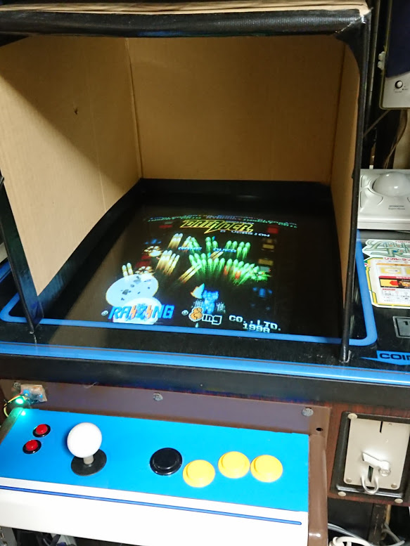 レトロゲーム互換機「レトロフリーク」内蔵のテーブル筐体が9台限定発売 - 価格.com