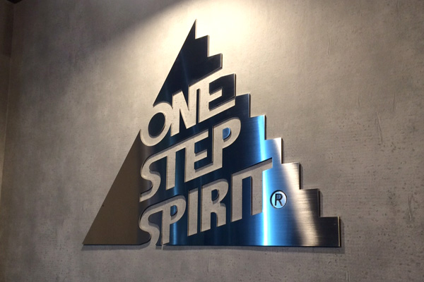 株式会社つばさ建築工房 様会社看板・表札専門店ブリッジワン