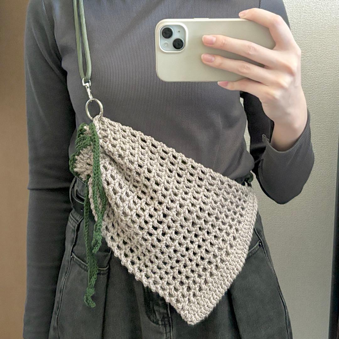 リネン混紡糸の方眼編みワンマイルバッグ*サークル*白*巾着袋付iichi 日々の暮らしを心地よくするハンドメイドやアンティークのマーケットプレイス