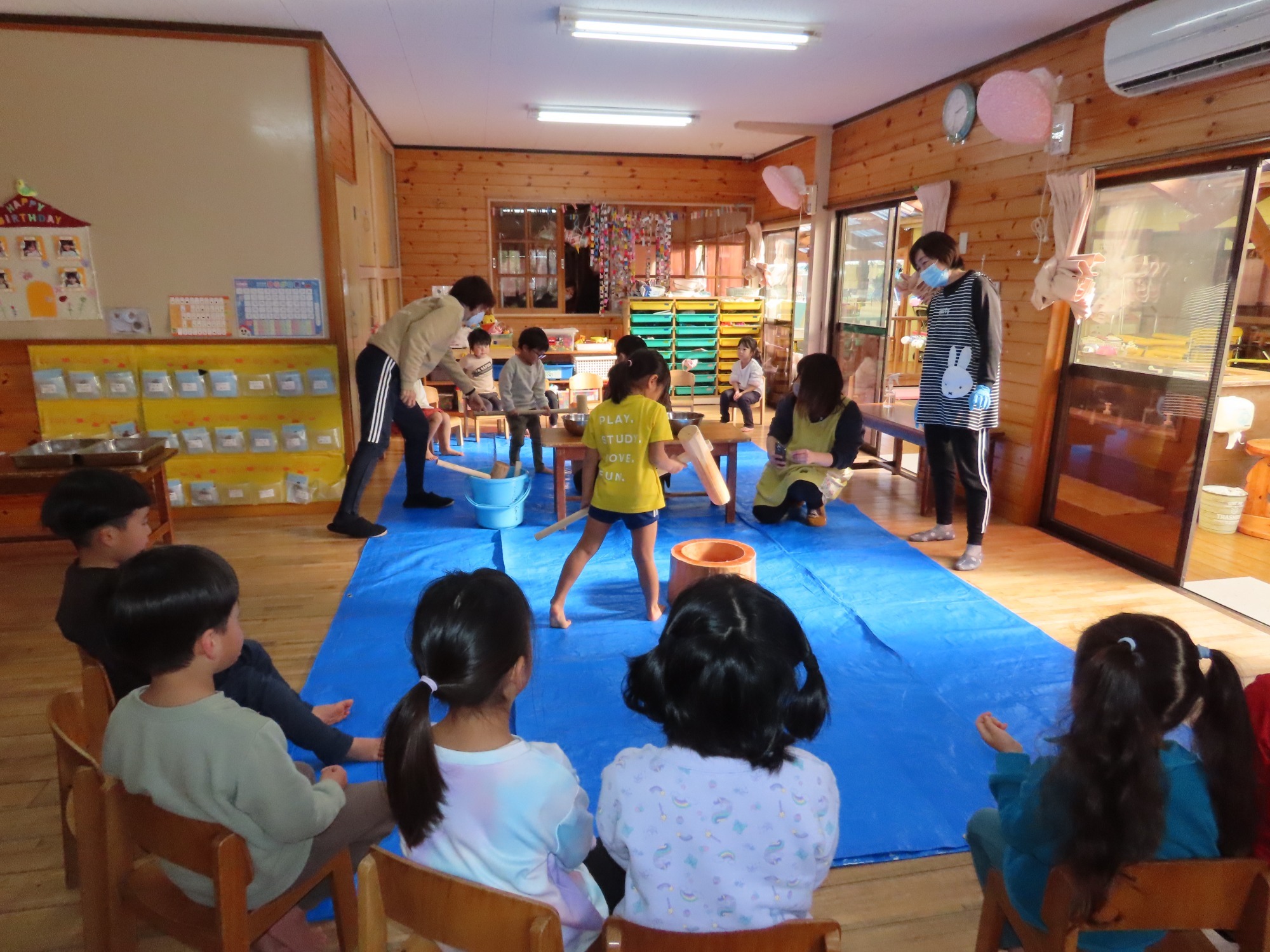 詳細はここをタップ👇 名湯・かみのやま温泉で有名な山形県上山市にある「上山市総合子どもセンター めんごりあ」の紹介😊  年齢に合わせてエリア分けがしてあるよ！