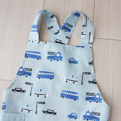 手縫い3分でIKEAのキッチンタオルを子供エプロンにLEE