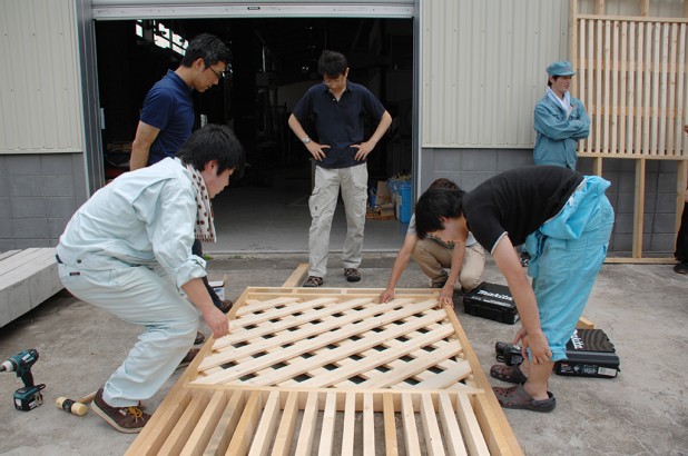 紙で作られた現代の住宅のモックアップ建築の平面図。家のデザイン、家を建てるプロセスを示します。」のイラスト素材 140967949Shutterstock