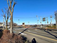 意外な事実！ 「破線」に意味アリ？ 道路上「矢印」の持つ役割とはくるまのニュース