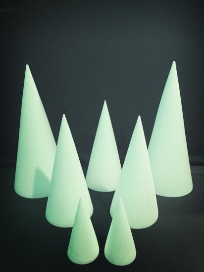 木の実の飾り 作ってみたかった円錐形楓ふうの木