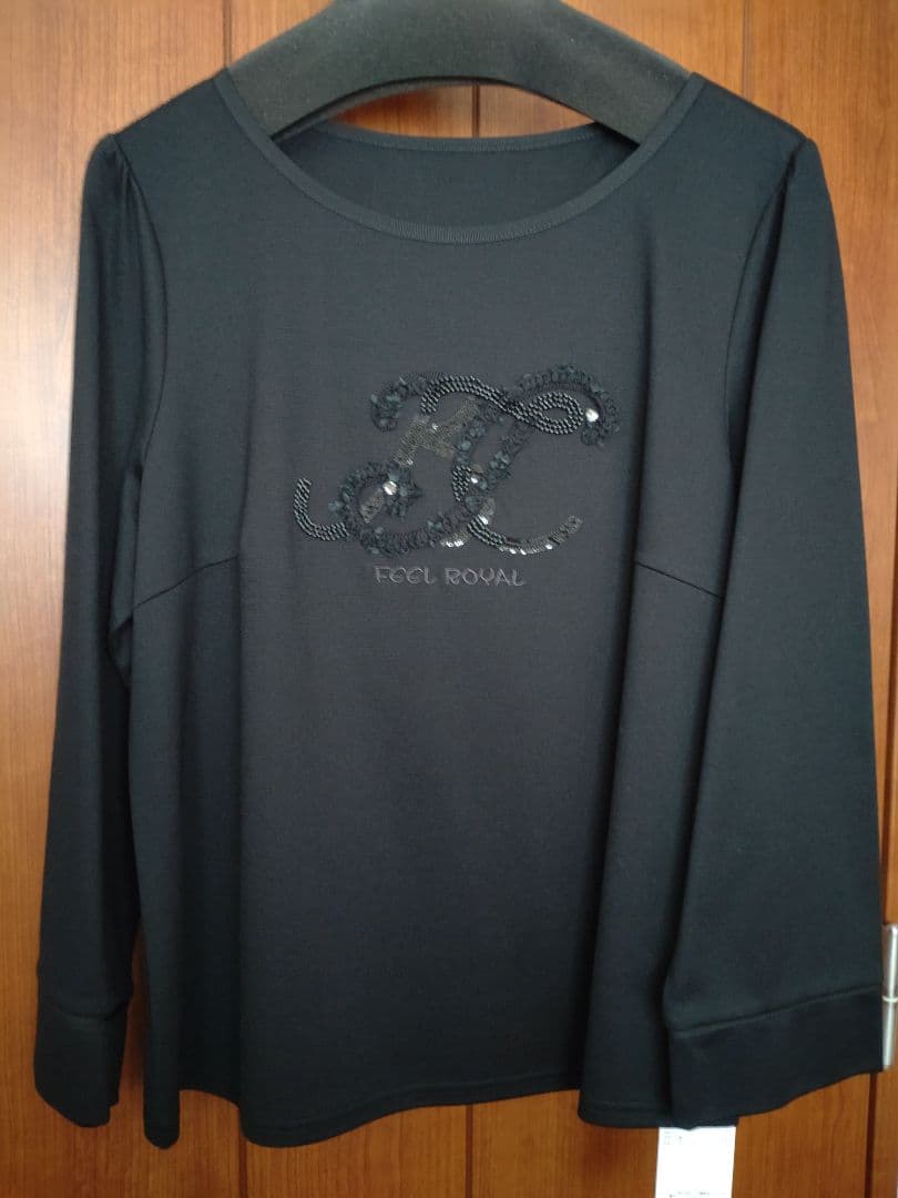 トゥー ビー シック TO BE CHIC ビジューロゴ カットソーピンク-靴＆ファッション通販 ロコンド〜自宅で試着、気軽に返品