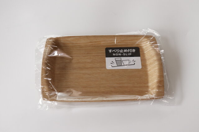 こんなトレーが欲しかった！ダイソー200円の滑らないモノトーントレー。すっきり暮らしと北欧と。〜 家も整う 心も整う