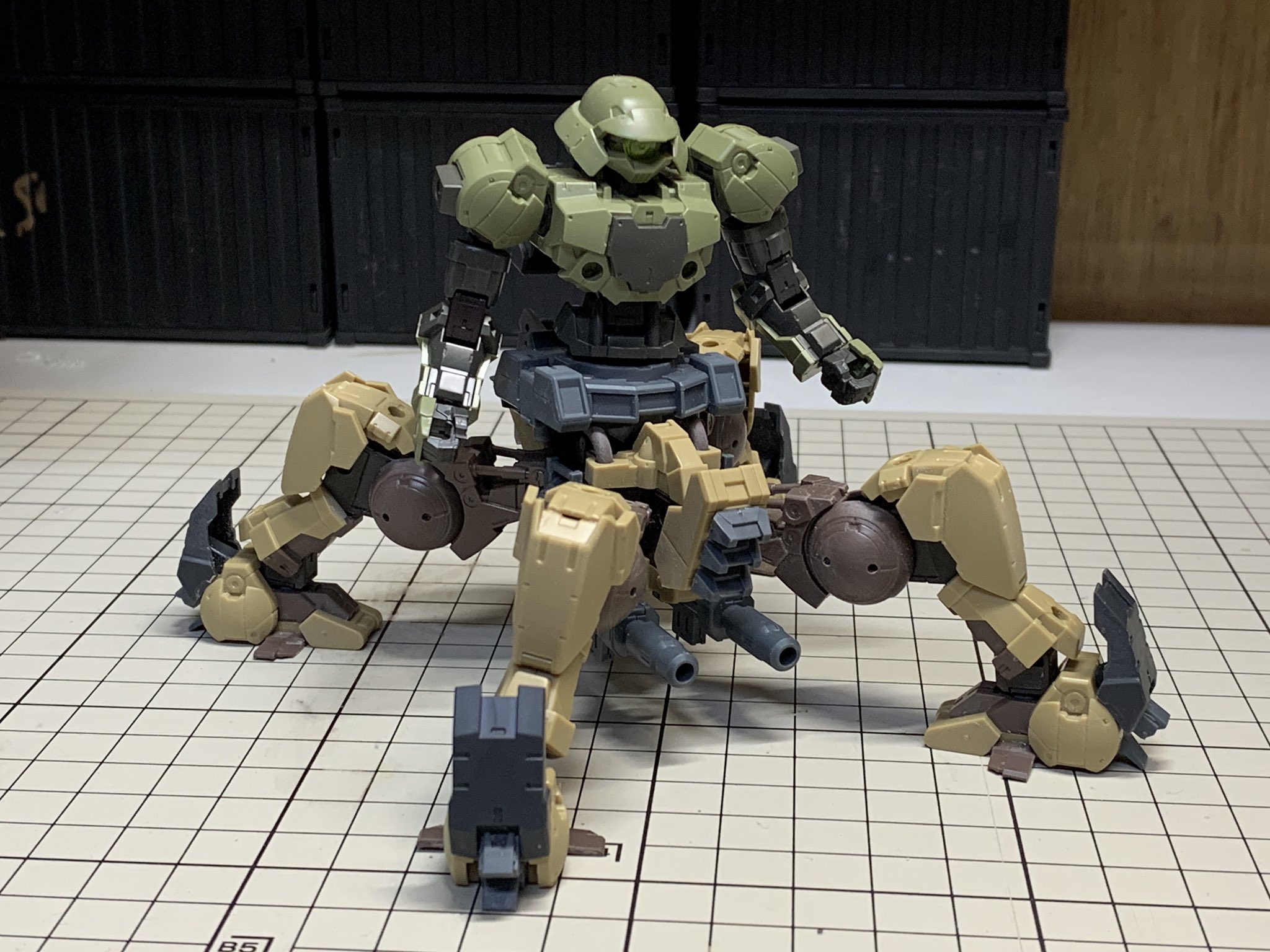 そうはならんやろ」 “百均で売ってる材料”だけで作られた“四脚メカ”、目を見張るセンスの良さで話題 1 2ホビー ねとらぼ