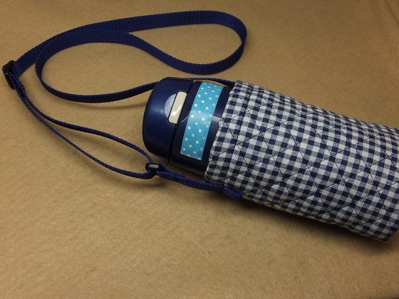 簡単ハンドメイド「持ち手付きペットボトルカバー」の作り方ぬくもり