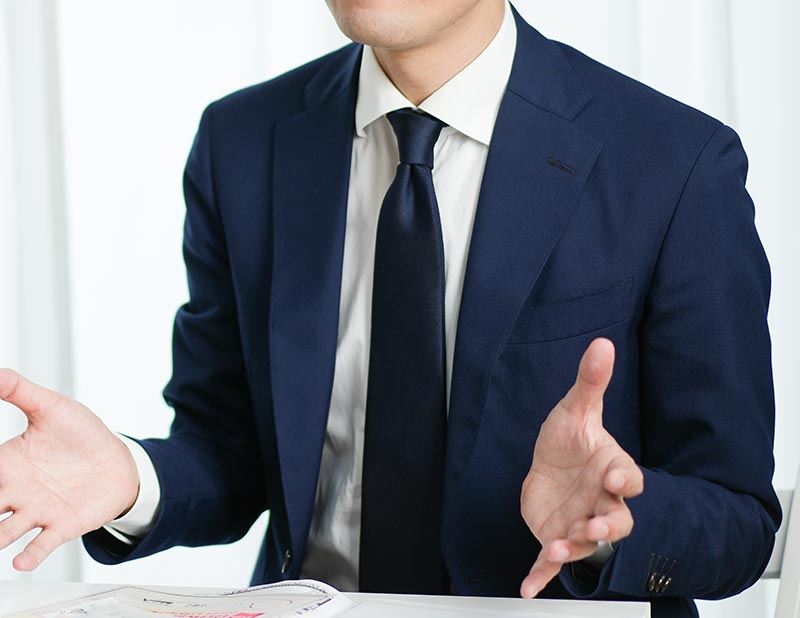 ジャケットのボタンの留め方は？スーツ着用時のマナー・種類別で解説！ - ENJOY ORDER Magazine