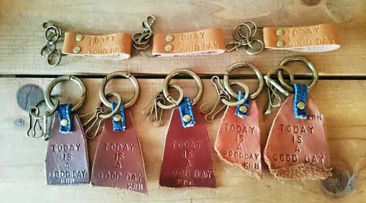 レザークラフトの定番 キーホルダーの作り方簡単に作れるレザークラフト入門講座 ほこるる