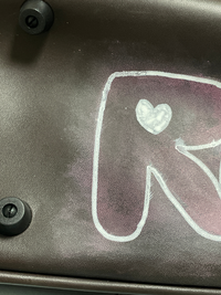 2025年保存版 JKの間で大バズリ中！「スクバ落書き」って知ってる？可愛いフォントやデザイン、写真の撮り方5選をご紹介します♪ -トレンドお届けメディア Trepo トレポ