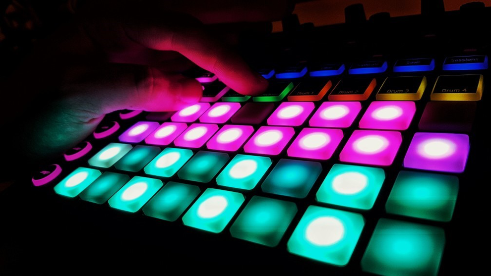 エレクトリックミュージック 電子音楽を作りたい！最初に必要な5つの機材～初心者編～人人振動