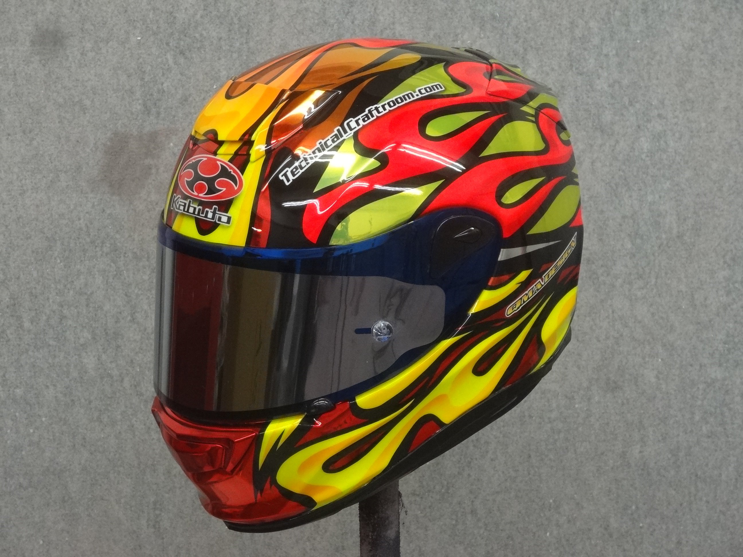 ヘルメットのカスタムペイント レーシングヘルメットのオリジナル塗装 骸骨 海賊ﾃﾞｻﾞｲﾝ