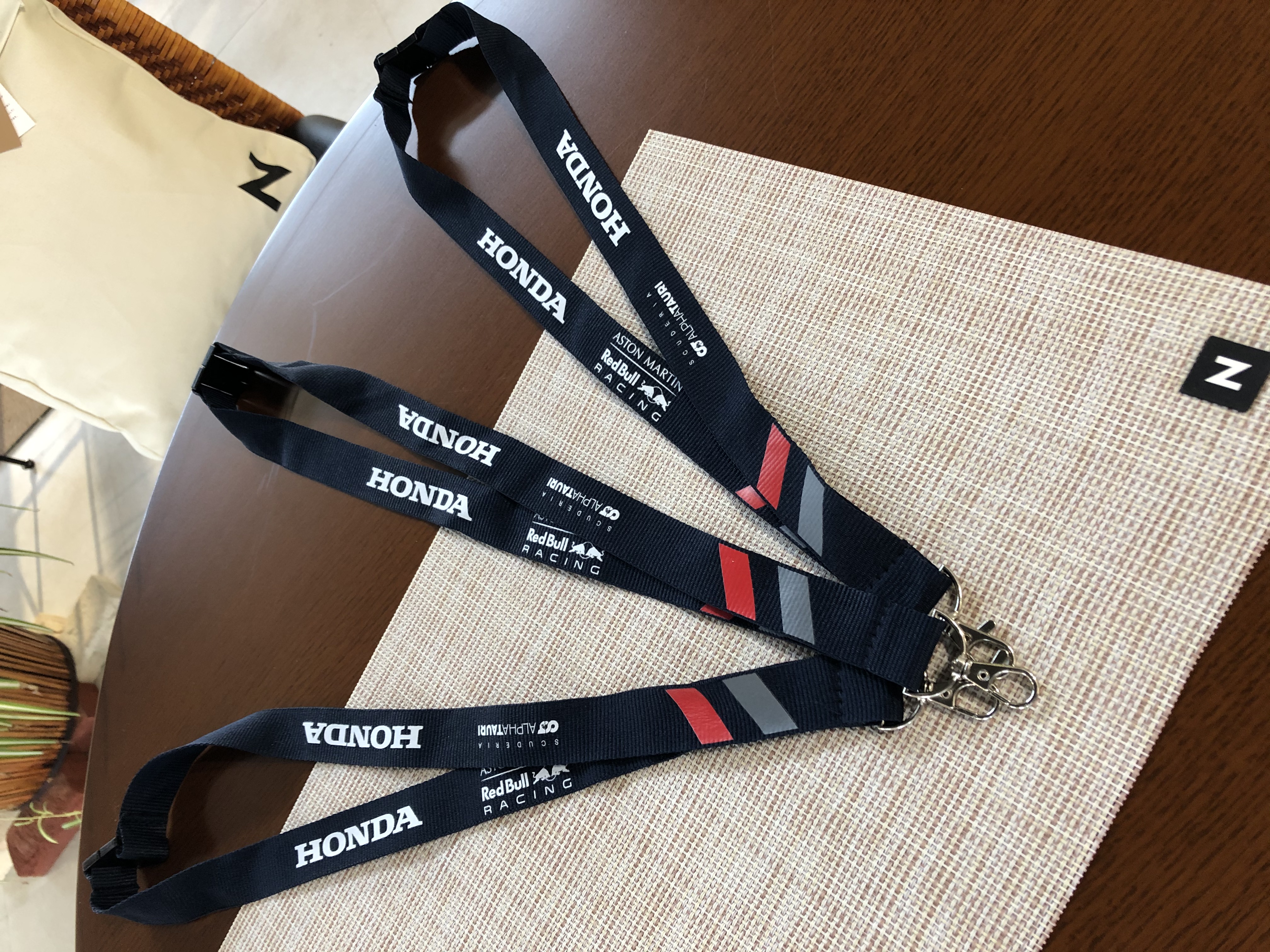 オリジナルネックストラップオリジナルノベルティ製作のNOVEBO