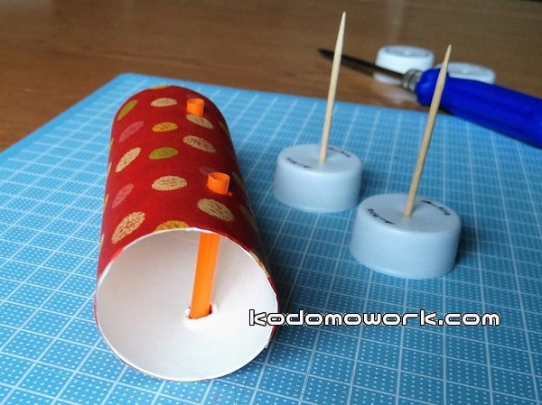 1歳2ヶ月 保育士ママの手作りおもちゃ♪キッチンでぺたぺた磁石遊び