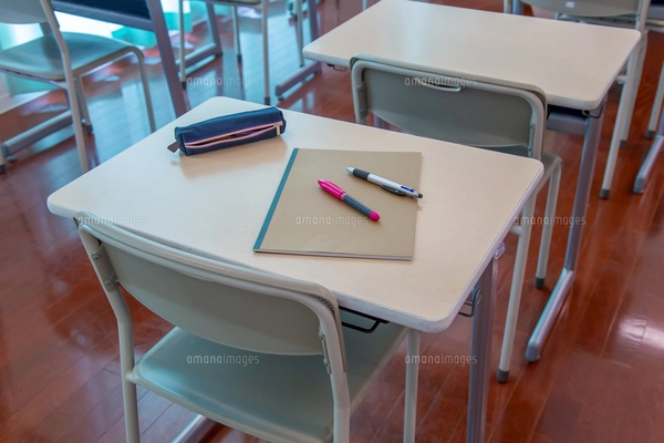 机の上イラスト無料イラスト・フリー素材なら「イラストAC」