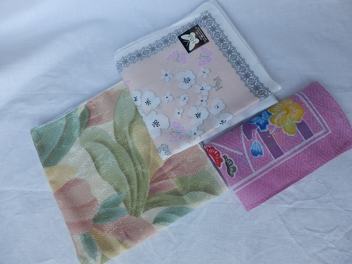 未使用タオルハンカチリメイクポーチ いちごさん - メルカリ