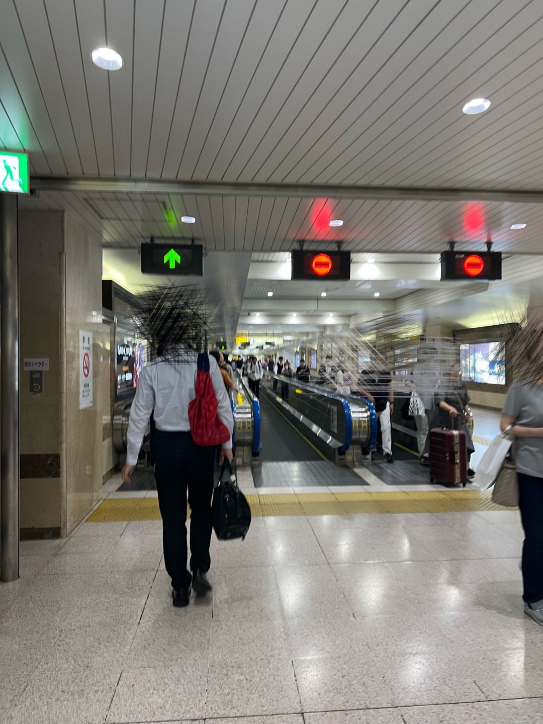 日本で初めて動く歩道が設置されたのは梅田