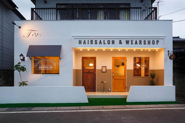 グレー×ナチュラルウッドな美容院外観デザイン内観デザイングレーの外壁美容院デザイン店舗デザイン －－－－－－－－－－－－－－－－その他施工例→@checkhouse_plus.wakayama 気になる「外観デザイン」や「内観デザイン」の投稿は 「保存」をして家づくりの