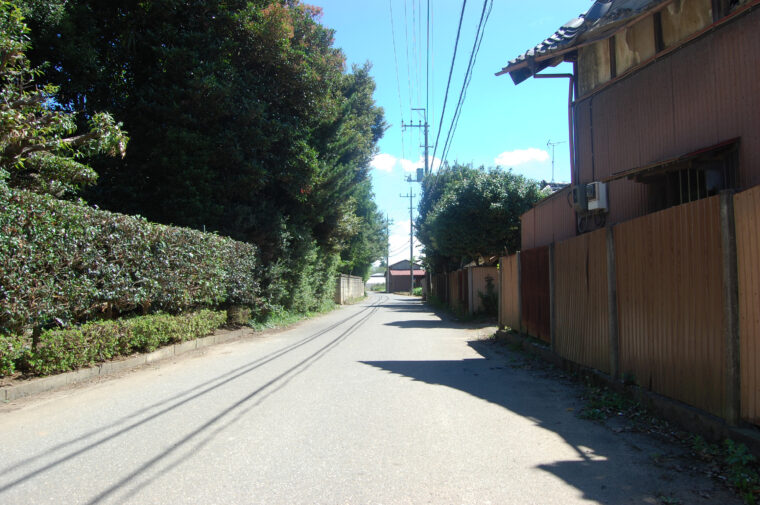 田舎の道と線路の無料の写真素材 - ID.1339フリー素材 ぱくたそ