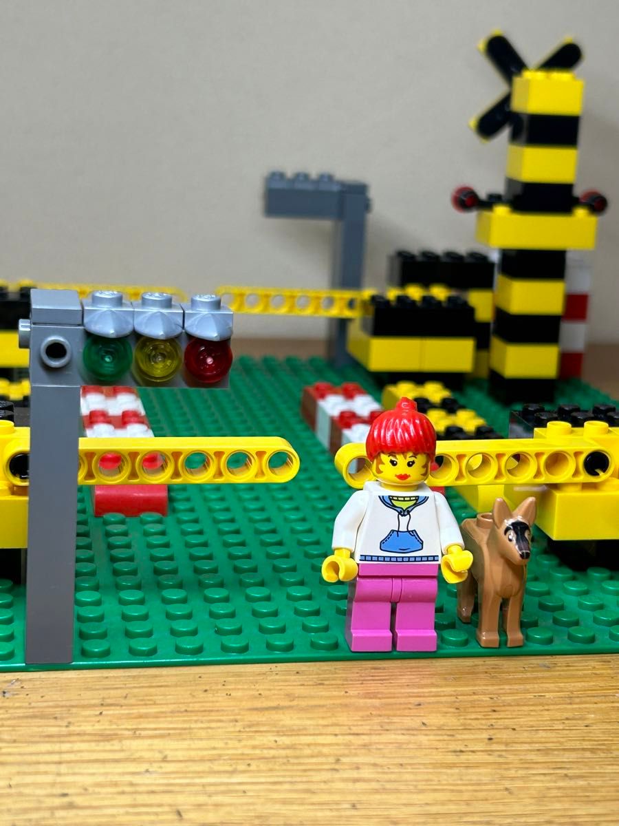 レゴ LEGOデュプロ あそびが広がる! 踏切レールセット おもちゃ 玩具 プレゼント 誕生日 ブロック 知育 クリスマス 男の子 女の子 子供1歳半 2歳 5歳 幼児 電車 乗り物 街づくり 10882