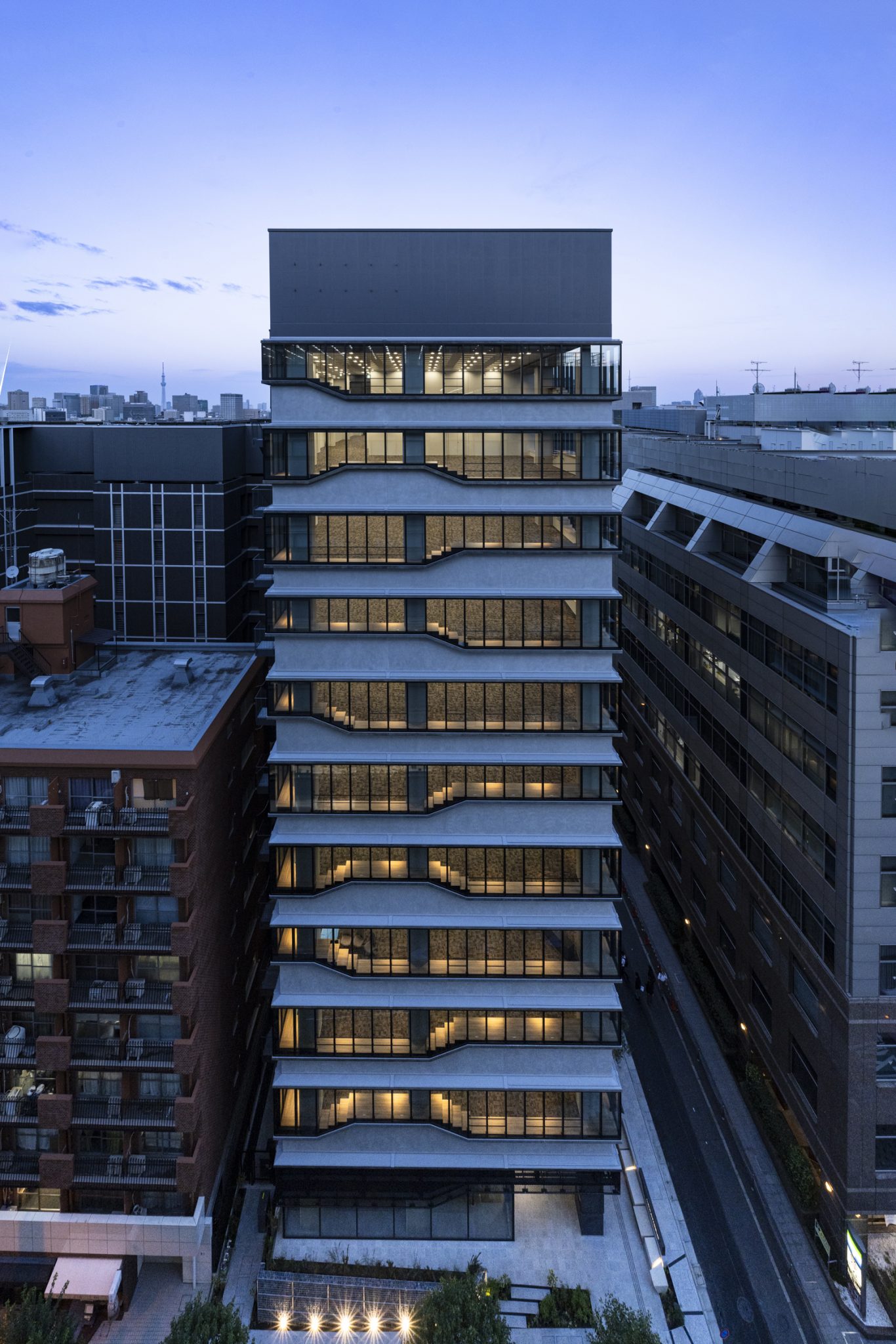 装飾排除が機能美ではない」目を惹く外観デザインのテナントビル設計実績紹介C+ONE