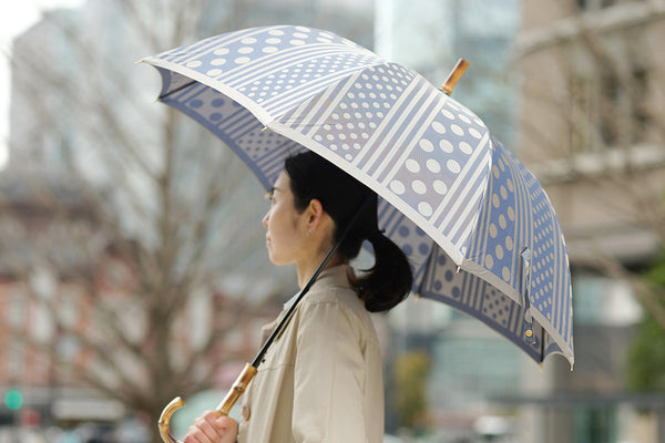 マジ勘弁してよ！」雨の日に多い一発退場のやらかし！ 意外とやってる人が多い傘のマナー違反あるある三選FORZASTYLEファッション＆ライフスタイル フォルツァスタイル