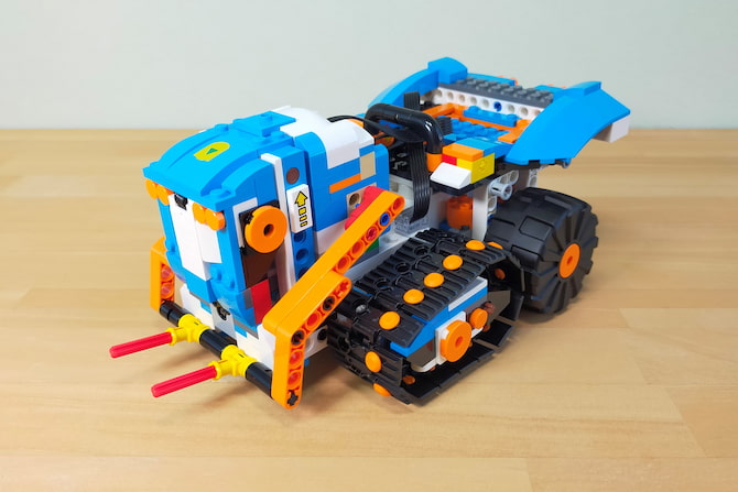 演奏可能なLEGOギターをフェンダーのマスタービルダーが制作、LEGOアンプも - amass