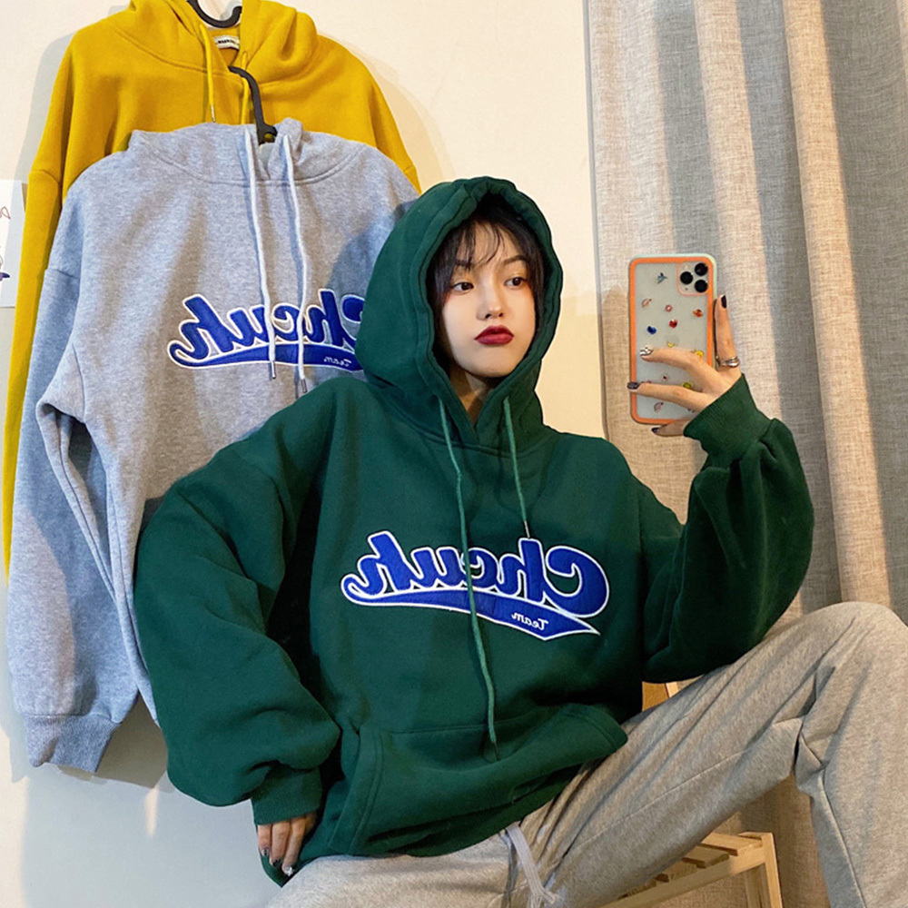 K-popのロゴ。韓国の近代音楽のシンボルは、ハングルの絵文字と陰陽の国旗に基づいている。Tシャツのプリント、ラジオチャート、ナイトクラブ、フェスティバルの手作りの紋章。ベクター画像のリアルな水の色。」のベクター画像素材 ロイヤリティフリー1060746611