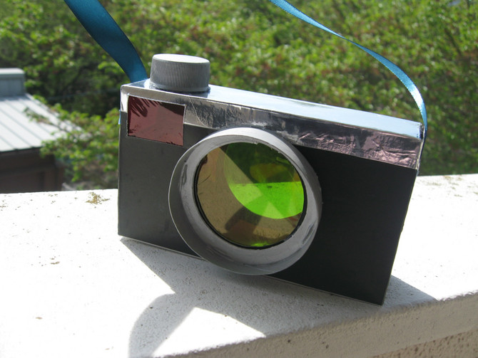 親子で簡単につくれます。自由にアレンジできてかわいい「おもちゃの木のカメラ」丸林さんちの手づくり - 天然生活web