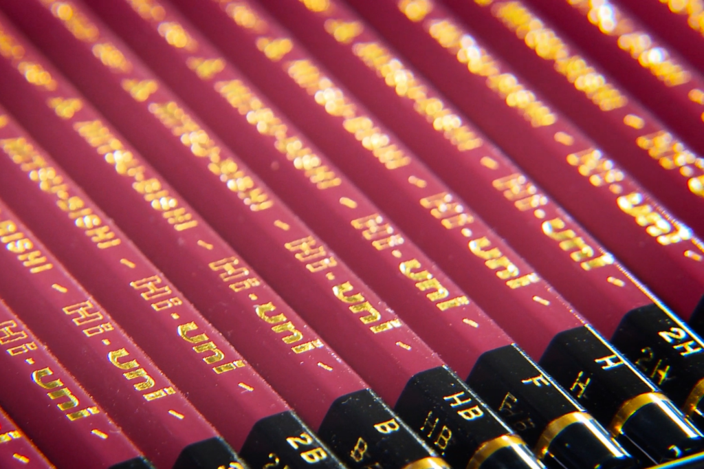 三菱鉛筆 uni かきかた ナノダイヤえんぴつ 1ダース 12本6角 NDH 69066907 名入れ代込名入れ無料メール便可ギフト2種 青：2B ピンク:2B から選択 品番：K690 詳細情報 こまもの本舗