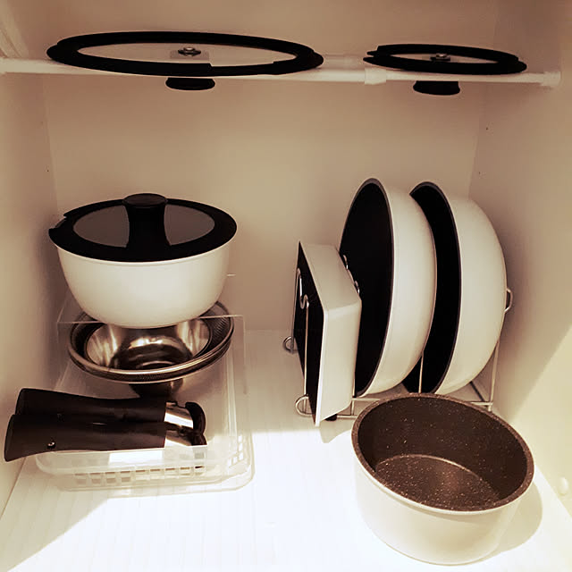 どこにどうやってしまうのが正解?お鍋のふた収納を解決RoomClip mag暮らしとインテリアのwebマガジン