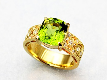 プラチナルビーダイヤデザインリングをピアスにリフォームしました✨ダイヤを３ピースルビーを１ピース縦に並べ 揺れる素敵なピアスに生まれ変わりました。ルビーピアス 1979年から大阪八尾市でジュエリーの販売や修理、 そしてリフォームを主に取り扱っています