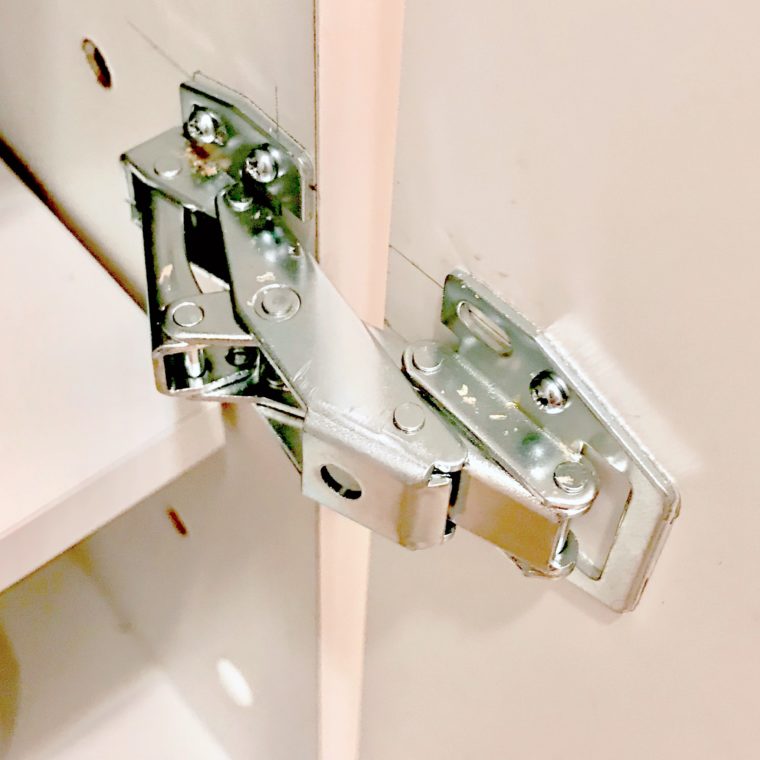 隠し丁番の使い方と取り付け方法とは？tiny-cabin-woodworks