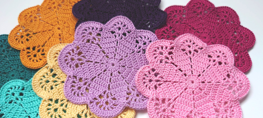 桃の花の編み物ブローチ レース編み かぎ針編み 桃の花のドイリー コースタ