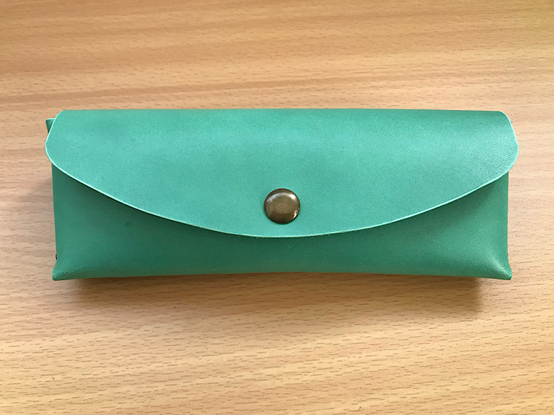 型紙ダウンロードメガネケース 型紙1ページ A4サイズ と製作工程4ページ 写真付きCRAFTECTURE レザークラフト型紙専門店