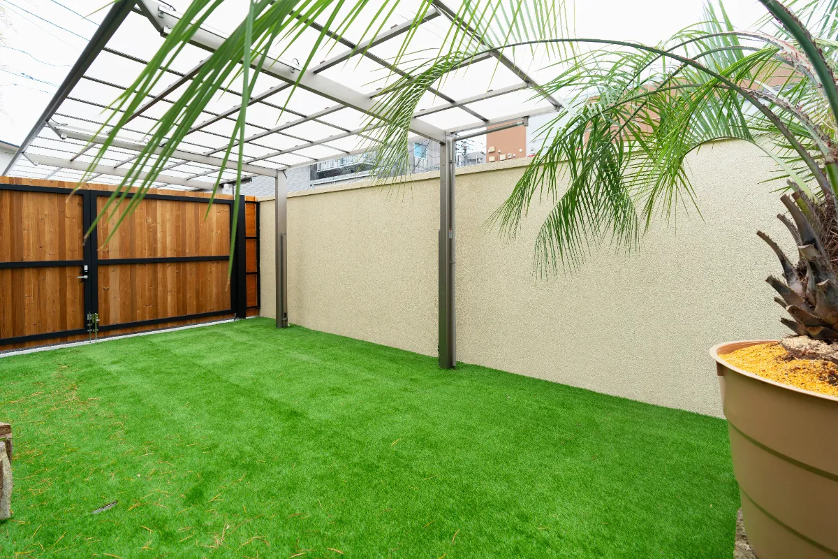 Blockyブロッキー 🏠 築30年の中古戸建てからフルリノベ 我が家の外構が出来上がるまで⚒️ 次世代ブロックとも言われている 発泡素材 の目隠し塀ブロッキー！！✨ フェンスや、ブロック塀では実現できない 「美しさ」 × 「外からの視線完全カット」⛱️ 風や地震