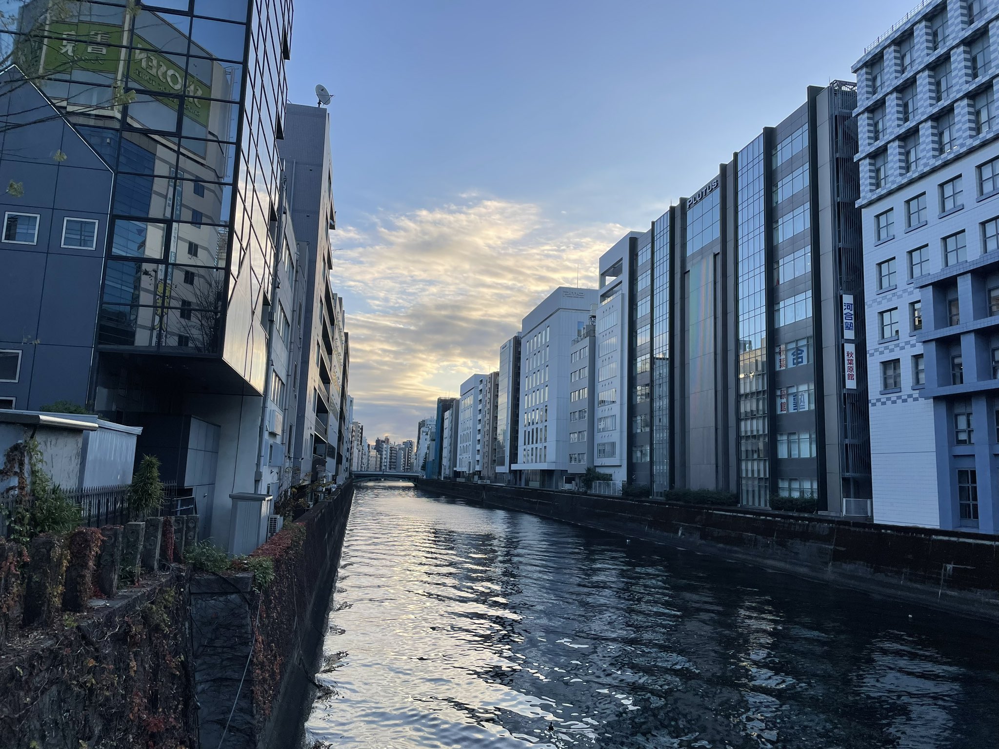 クロノバデザイン株式会社 - 「個店」を通して新たな街、そして文化をつくる。クロノバデザインのお店づくり