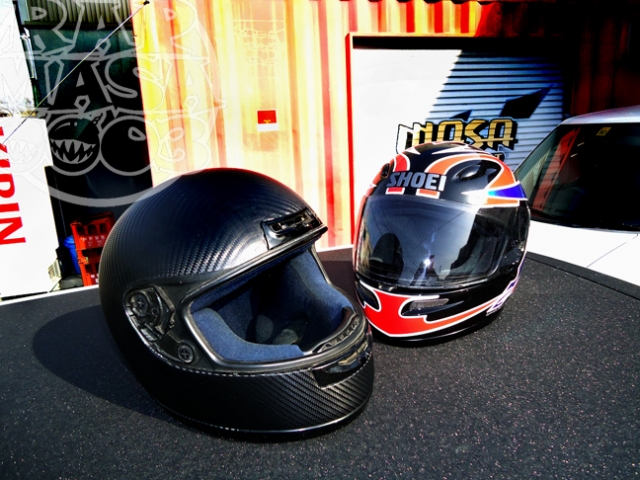 今までもやっていた「ヘルメットラッピング」ですが、新作が出来上がりました‼︎ 塗装には塗装の良さがありますし、ラッピングにはラッピングの良さもあります。現在のラッピングは材料も技術も、かなり進化してます。 こんな派手なヘルメットで、ツーリングやサーキット